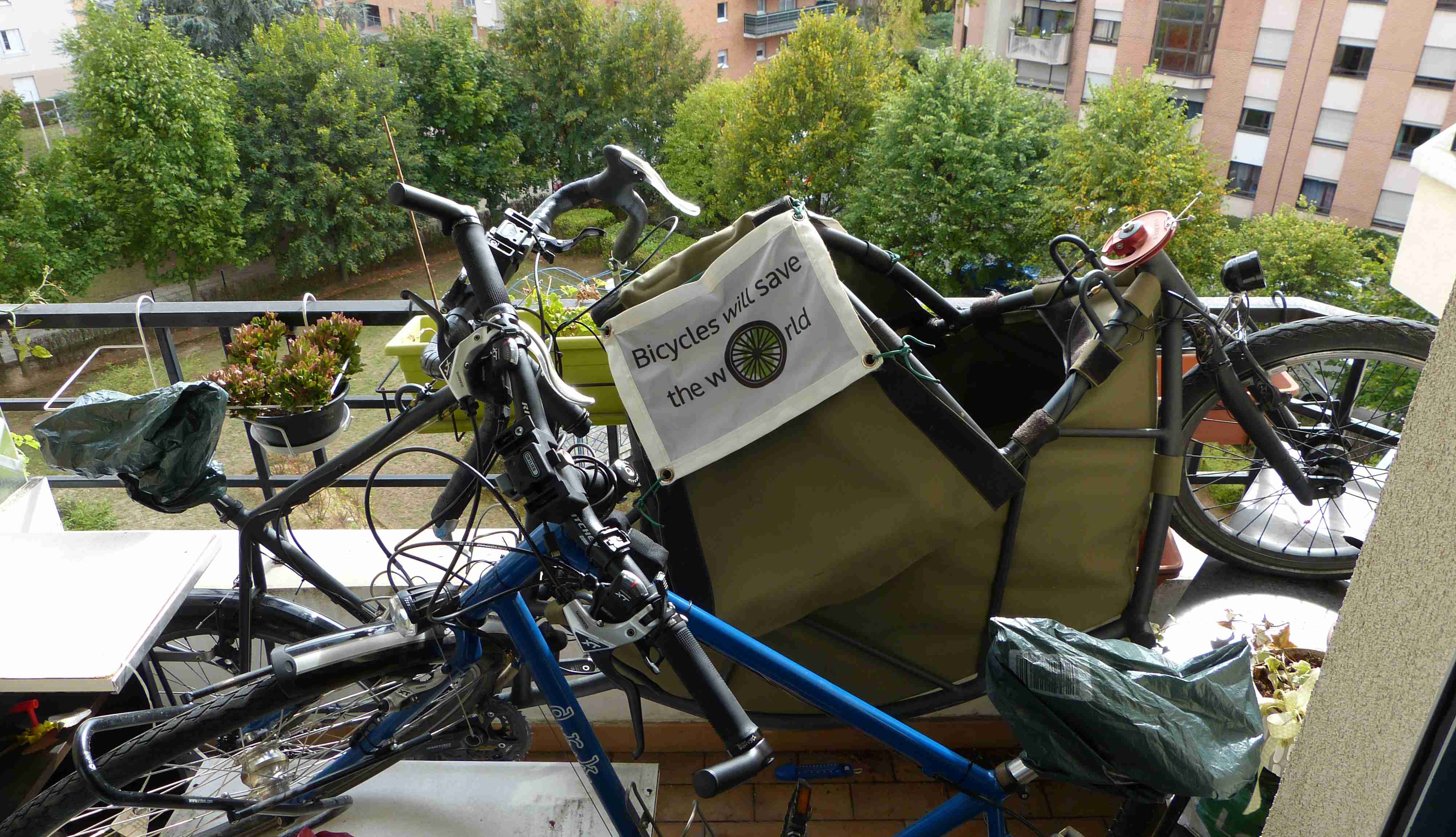 The bikes will rest on Leo's balcony until when we will be back