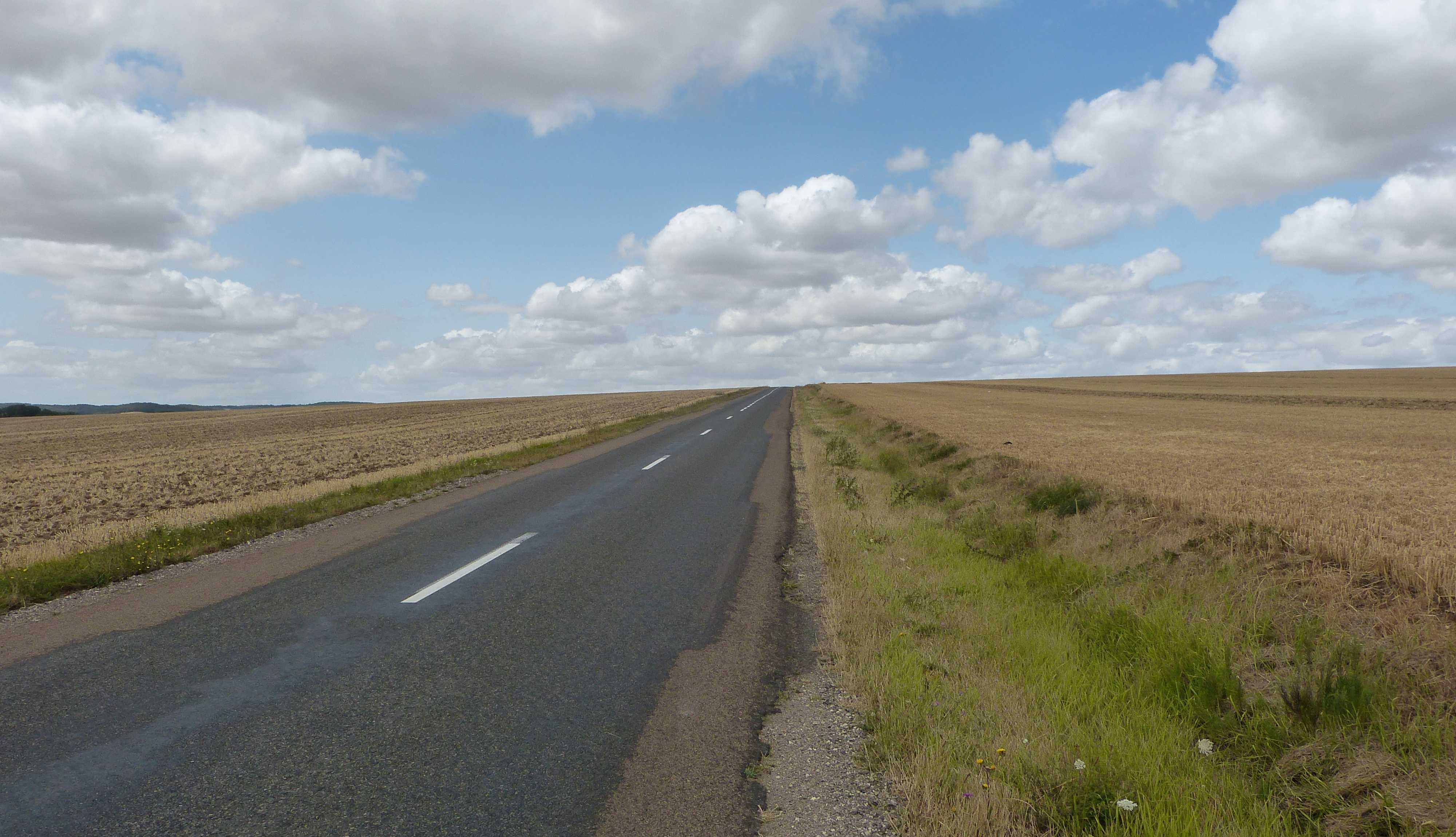 A typical straight road through the flat Centre region