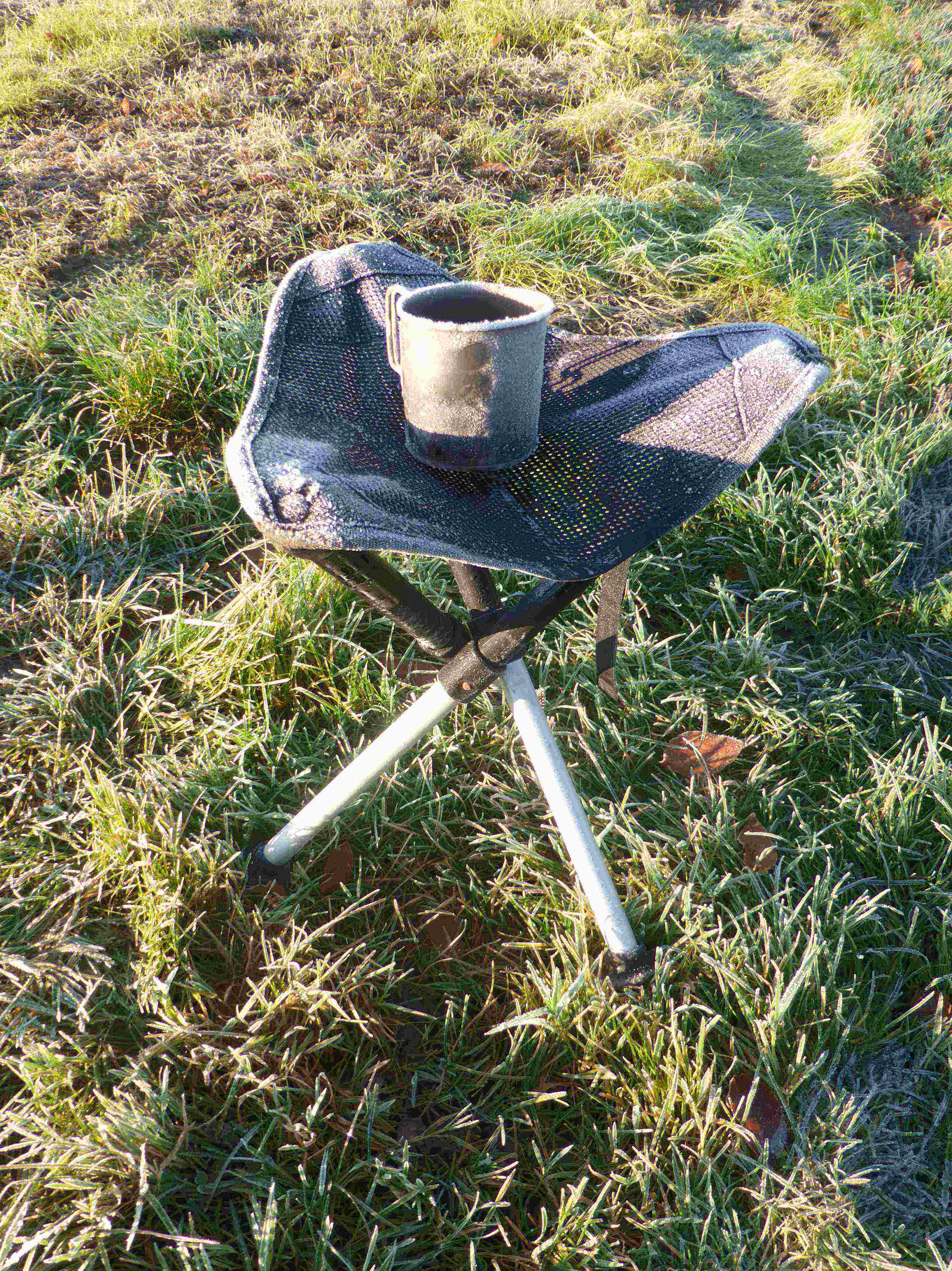 Frozen stool and coffee mug at the campsite in Dochamps