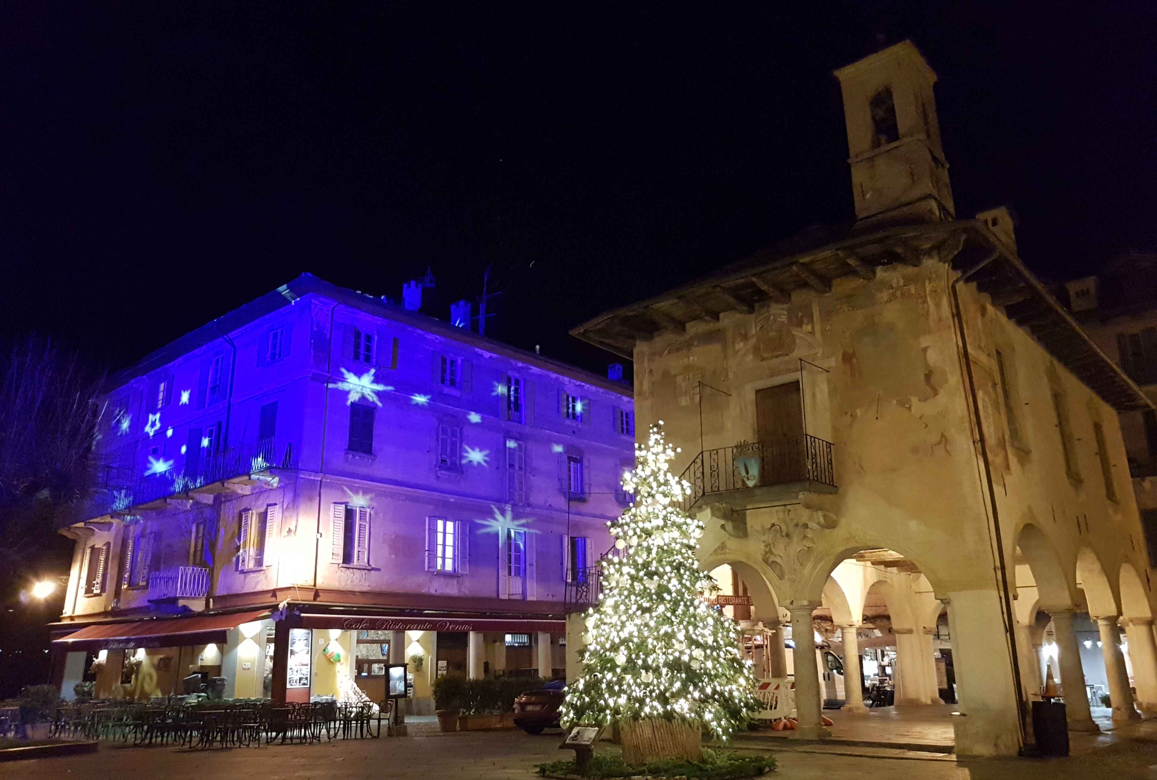 The suggestive market square in Orta san Giulio, back home